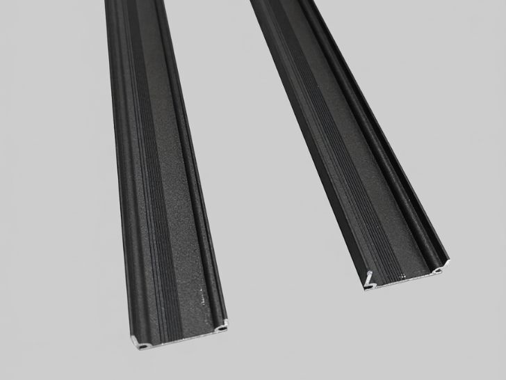 Clips feuillure poteau clôture aluminium