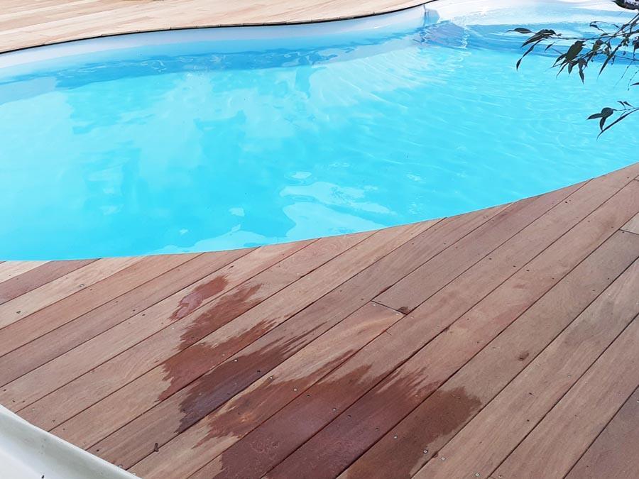 Terrasse bois exotique cumaru autour d'une piscine