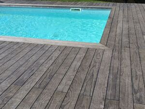 Terrasse accoya Gris - bord de piscine